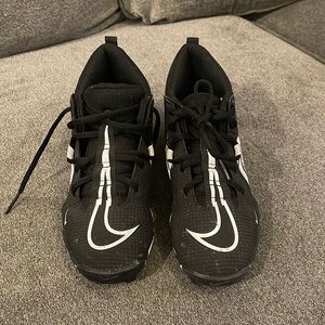 Youth Nike Alpha Menace football cleats size 4Y black and white